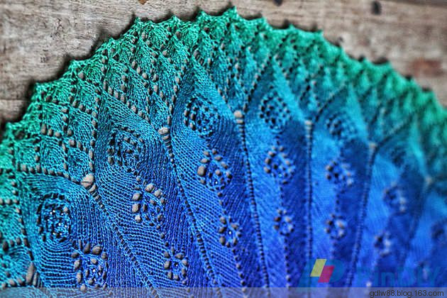 Renaissance Fan Shawl - 木棉花 - 雨茫茫，霧茫茫，盼望花開，花已落……